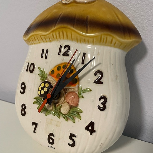 Adorable Vintage Sears Merry Mushroom Wall Clock - Brown and White - Picture 3 of 4